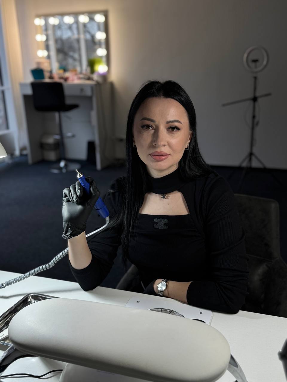 Майстер манікюру Вікторія