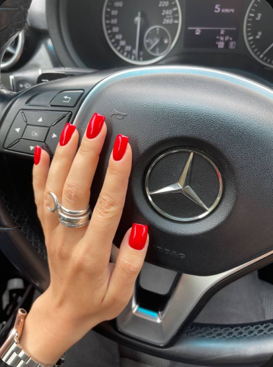 Робота майстра манікюру 14